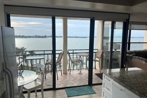 Снять в аренду кондоминиум в Сент-Питерсберг, Флорида 1 комната, 98.01м2, № 1511793 - фото 7