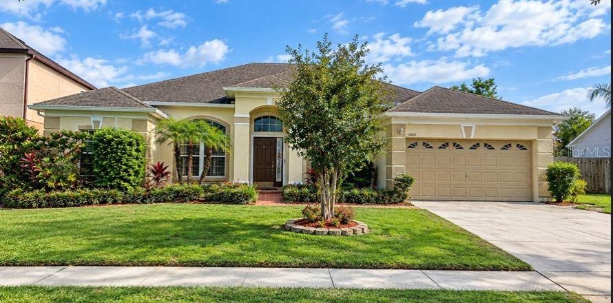 House in Orlando, Florida 4 bedrooms, 216.93 sq.m. № 2410576