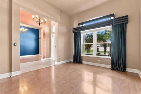 House in Orlando, Florida 4 bedrooms, 216.93 sq.m. № 2410576 - photo 4