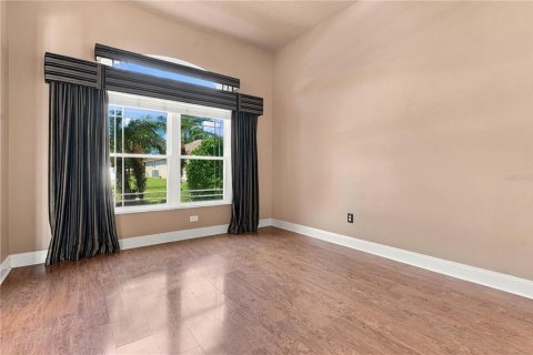 House in Orlando, Florida 4 bedrooms, 216.93 sq.m. № 2410576 - photo 3