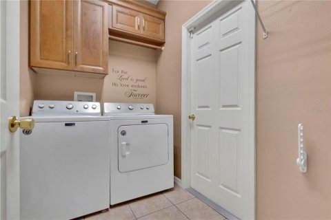 House in Orlando, Florida 4 bedrooms, 216.93 sq.m. № 2410576 - photo 24