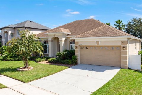 House in Orlando, Florida 4 bedrooms, 216.93 sq.m. № 2410576 - photo 2