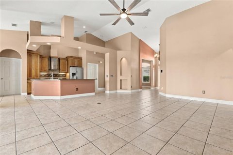 House in Orlando, Florida 4 bedrooms, 216.93 sq.m. № 2410576 - photo 10