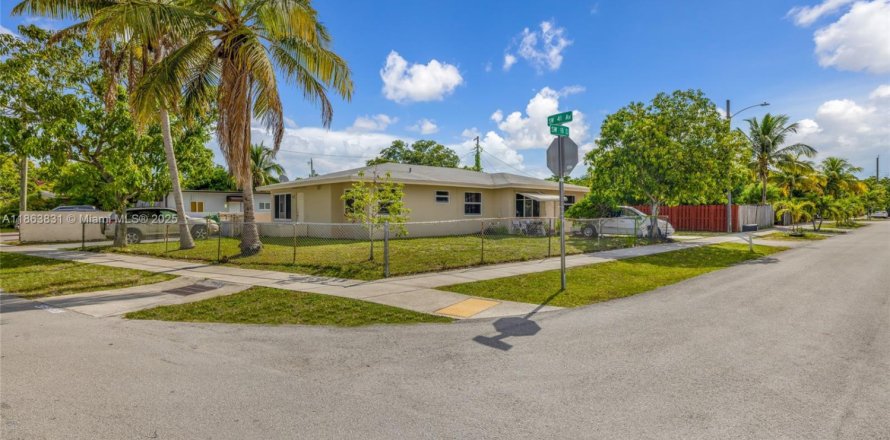 Commercial property in Fort Lauderdale, Florida 175.21 sq.m. № 1895497