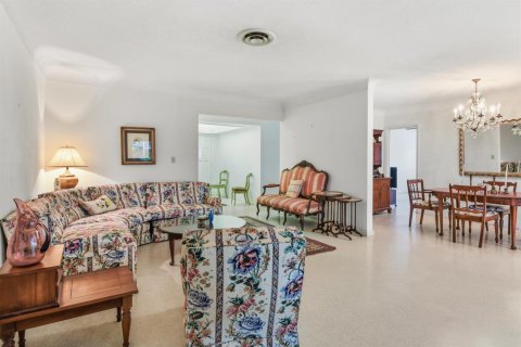 House in Boca Raton, Florida 4 bedrooms, 207.73 sq.m. № 2247877 - photo 5