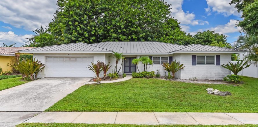 House in Boca Raton, Florida 4 bedrooms, 207.73 sq.m. № 2247877