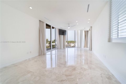 Condo in Fort Lauderdale, Florida, 5 bedrooms  № 1819848 - photo 12