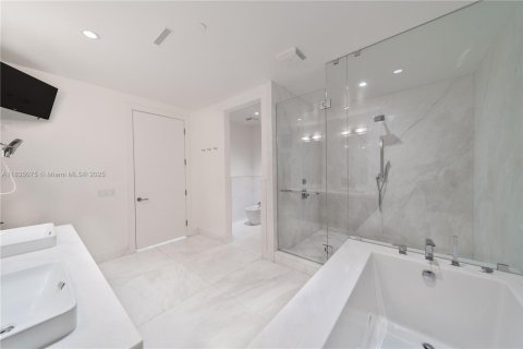 Condo in Fort Lauderdale, Florida, 5 bedrooms  № 1819848 - photo 19