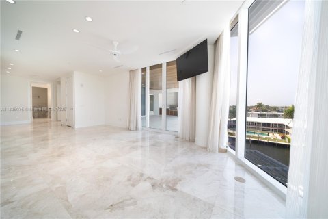 Condo in Fort Lauderdale, Florida, 5 bedrooms  № 1819848 - photo 10