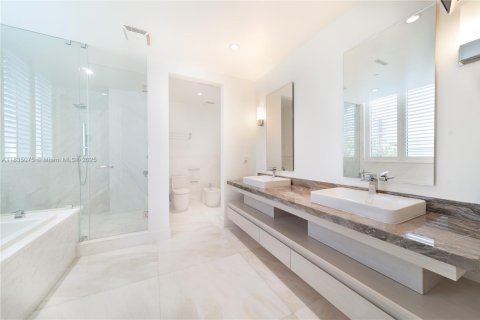 Condo in Fort Lauderdale, Florida, 5 bedrooms  № 1819848 - photo 18