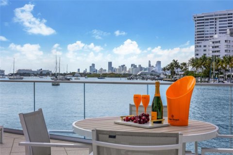 Condominio en alquiler en Miami Beach, Florida, 2 dormitorios, 116.78 m2 № 1872131 - foto 13