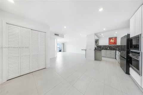 Condominio en alquiler en Miami Beach, Florida, 2 dormitorios, 116.78 m2 № 1872131 - foto 7