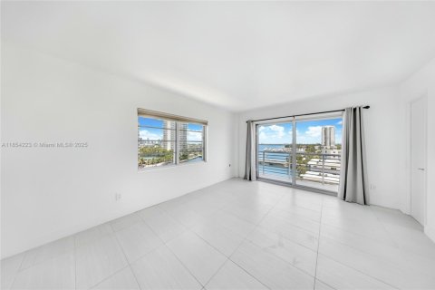 Condominio en alquiler en Miami Beach, Florida, 2 dormitorios, 116.78 m2 № 1872131 - foto 10