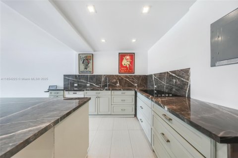 Condominio en alquiler en Miami Beach, Florida, 2 dormitorios, 116.78 m2 № 1872131 - foto 2