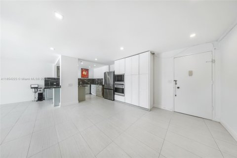 Condominio en alquiler en Miami Beach, Florida, 2 dormitorios, 116.78 m2 № 1872131 - foto 4