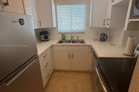 Condominio en Pompano Beach, Florida, 2 dormitorios  № 2059770