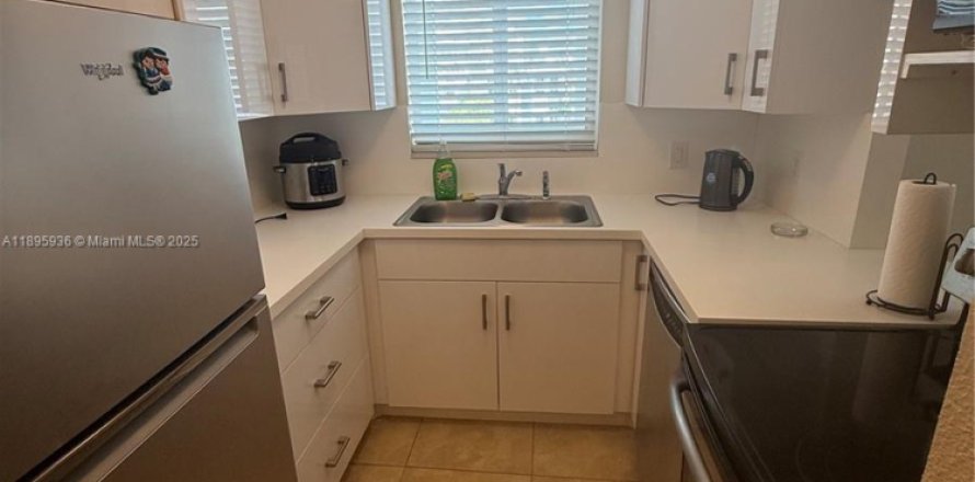 Condominio en Pompano Beach, Florida, 2 dormitorios  № 2059770