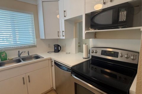 Condominio en alquiler en Pompano Beach, Florida, 2 dormitorios, 77.57 m2 № 2059770 - foto 3