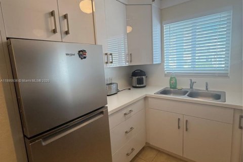 Condominio en alquiler en Pompano Beach, Florida, 2 dormitorios, 77.57 m2 № 2059770 - foto 2