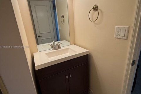 Condominio en alquiler en Pompano Beach, Florida, 2 dormitorios, 77.57 m2 № 2059770 - foto 15