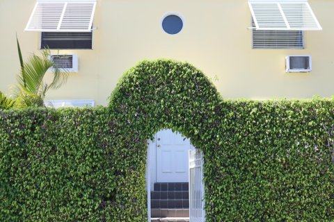 Apartamento en alquiler en Palm Beach, Florida, 26.94 m2 № 1179586 - foto 1