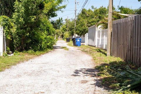House in Saint Petersburg, Florida 3 bedrooms, 120.4 sq.m. № 1849378 - photo 26