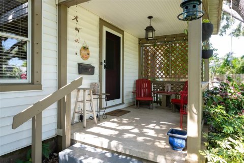 House in Saint Petersburg, Florida 3 bedrooms, 120.4 sq.m. № 1849378 - photo 6