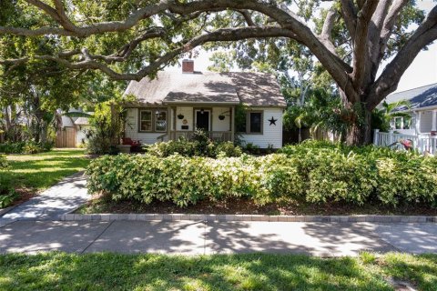 House in Saint Petersburg, Florida 3 bedrooms, 120.4 sq.m. № 1849378 - photo 1