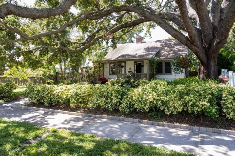 House in Saint Petersburg, Florida 3 bedrooms, 120.4 sq.m. № 1849378 - photo 2