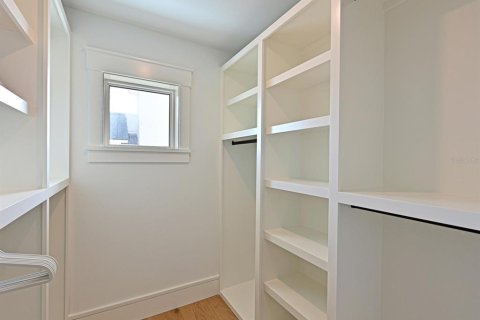 Купить виллу или дом в Холмс-Бич, Флорида 9 комнат, 311.78м2, № 2101835 - фото 27