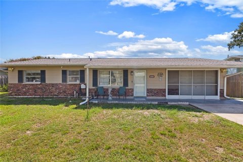 House in Zephyrhills, Florida 2 bedrooms, 131.92 sq.m. № 2195652