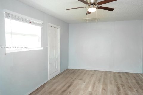 House in Sebastian, Florida 3 bedrooms, 124.58 sq.m. № 2080265 - photo 18