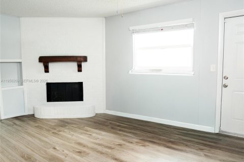 House in Sebastian, Florida 3 bedrooms, 124.58 sq.m. № 2080265 - photo 5