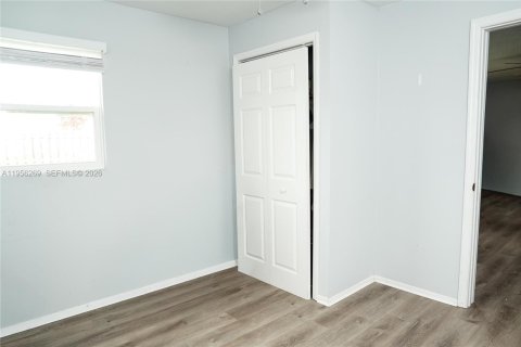 House in Sebastian, Florida 3 bedrooms, 124.58 sq.m. № 2080265 - photo 20