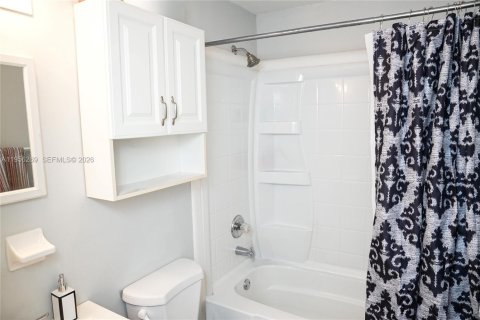 House in Sebastian, Florida 3 bedrooms, 124.58 sq.m. № 2080265 - photo 16