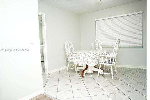 House in Sebastian, Florida 3 bedrooms, 124.58 sq.m. № 2080265 - photo 8