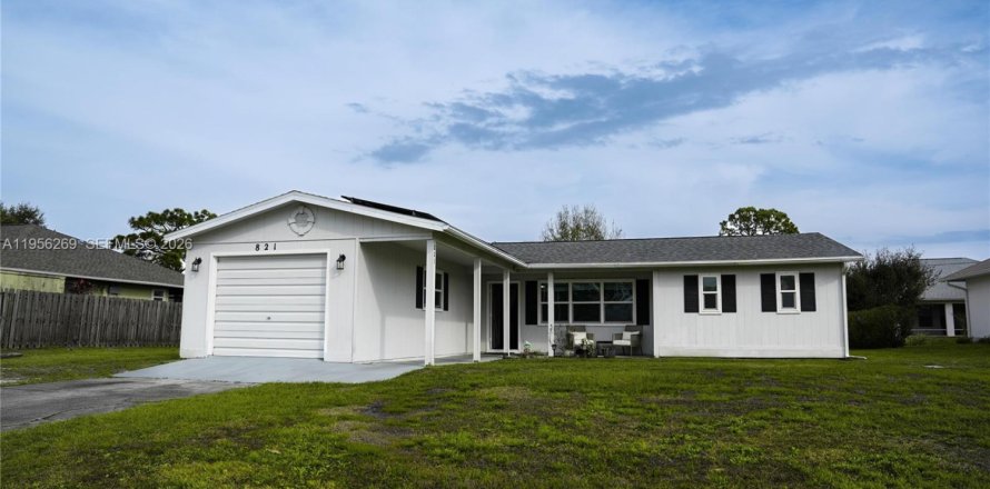 House in Sebastian, Florida 3 bedrooms, 124.58 sq.m. № 2080265
