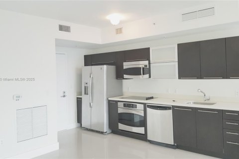 Condo in Miami, Florida, 2 bedrooms № 1936528 - photo 7