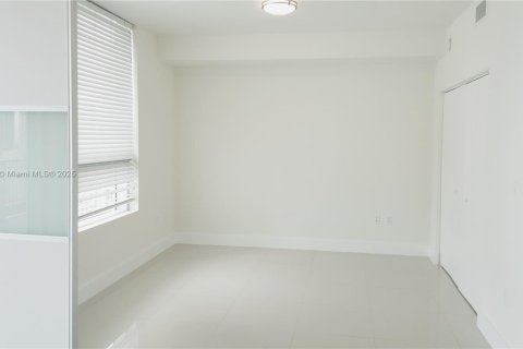 Condo in Miami, Florida, 2 bedrooms № 1936528 - photo 9