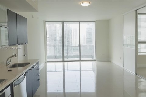 Condo in Miami, Florida, 2 bedrooms № 1936528 - photo 5