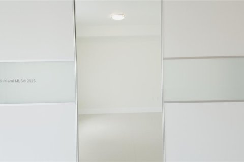 Condo in Miami, Florida, 2 bedrooms № 1936528 - photo 10