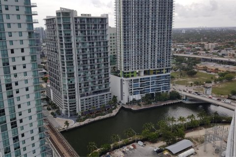 Condo in Miami, Florida, 2 bedrooms № 1936528 - photo 11