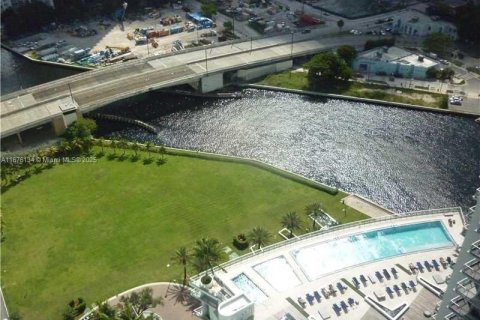 Condo in Miami, Florida, 2 bedrooms № 1936528 - photo 2