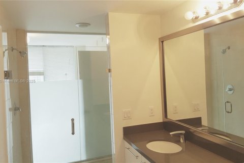 Condo in Miami, Florida, 2 bedrooms № 1936528 - photo 8
