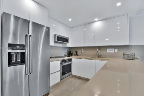 Condo in Miami Beach, Florida, 1 bedroom  № 2040386 - photo 6