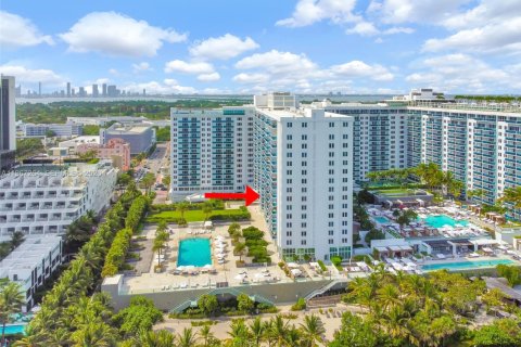 Condo in Miami Beach, Florida, 1 bedroom  № 2040386 - photo 2