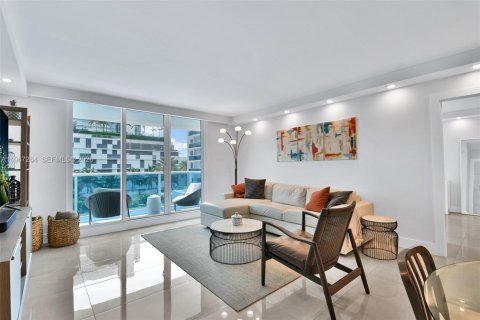 Condo in Miami Beach, Florida, 1 bedroom  № 2040386 - photo 5