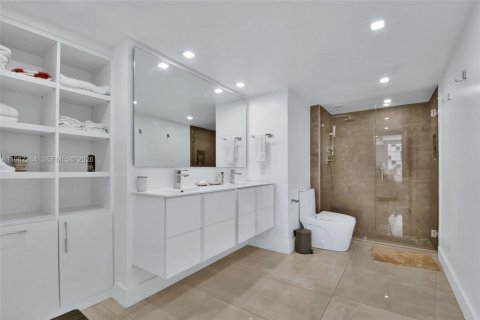 Condo in Miami Beach, Florida, 1 bedroom  № 2040386 - photo 10