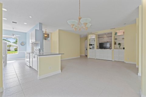Купить виллу или дом в Хоб-Саунд, Флорида 10 комнат, 187.38м2, № 2186565 - фото 4