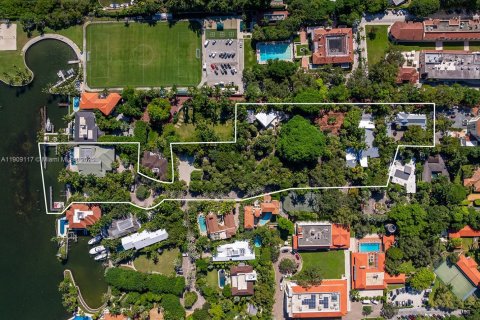 Villa ou maison à vendre à Miami, Floride: 13 chambres, 1101.36 m2 № 1966323 - photo 8